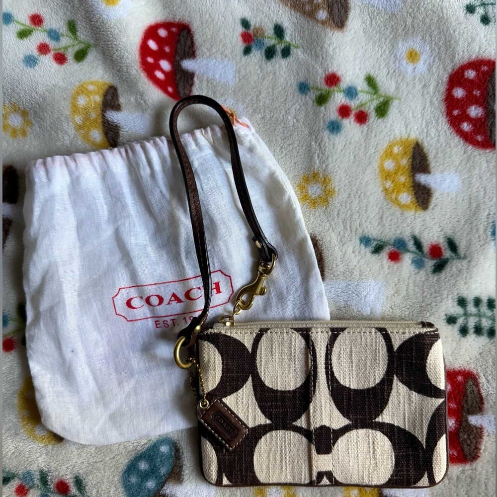 ‼️SOLD‼️Vintage Coach Carly Print Wristlet Y2K
